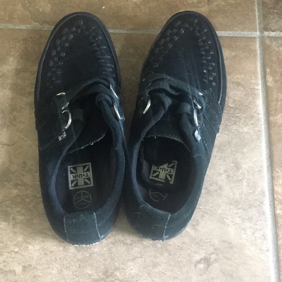 Barely worn T.U.K sneakers. US men’s 4 - Picture 3 of 6